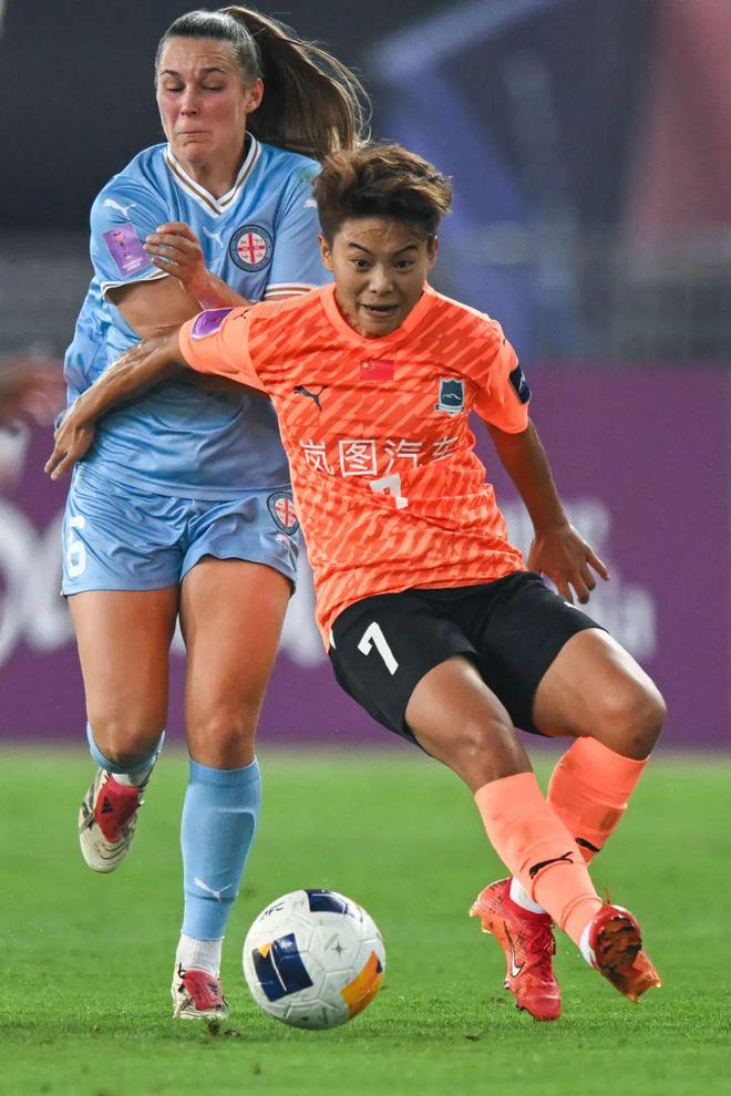 武漢女足奪冠，捧亞冠金杯！