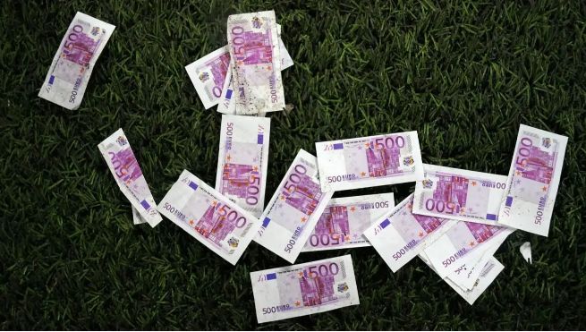 巴黎歐冠奪冠，金錢味濃，攬1.2億