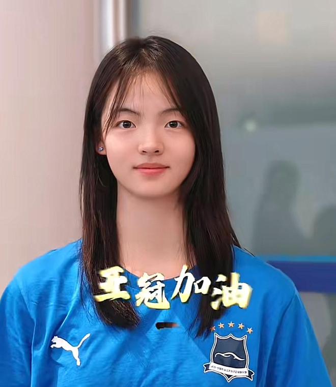 武漢女足姜晨璟，踢防守位反差大，自小如此。