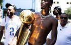 高溫狂歡，亞歷山大裸舉慶MVP！雷霆球迷呼聲震天！