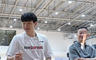 青島專訪楊瀚森：中美籃球差異，速度強(qiáng)度，CBA助NBA之旅